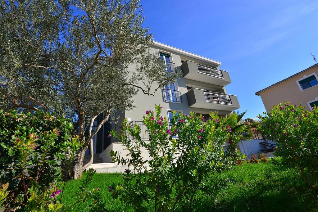 Apartments Villa Coratina Trogir Luaran gambar